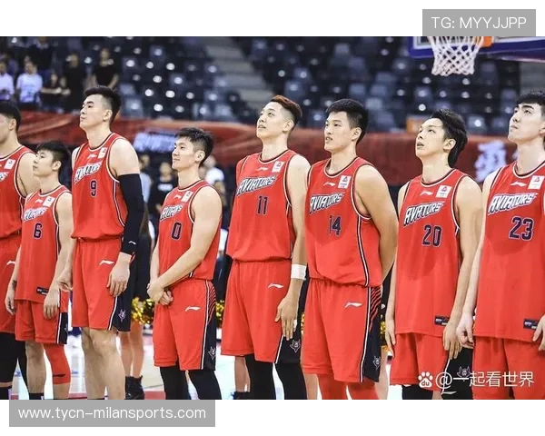 中国男篮亚洲杯颁奖仪式队员齐推郭士强站C位展现团结力量 中国男篮亚洲杯颁奖仪式队员齐推郭士强站C位展现团结力量